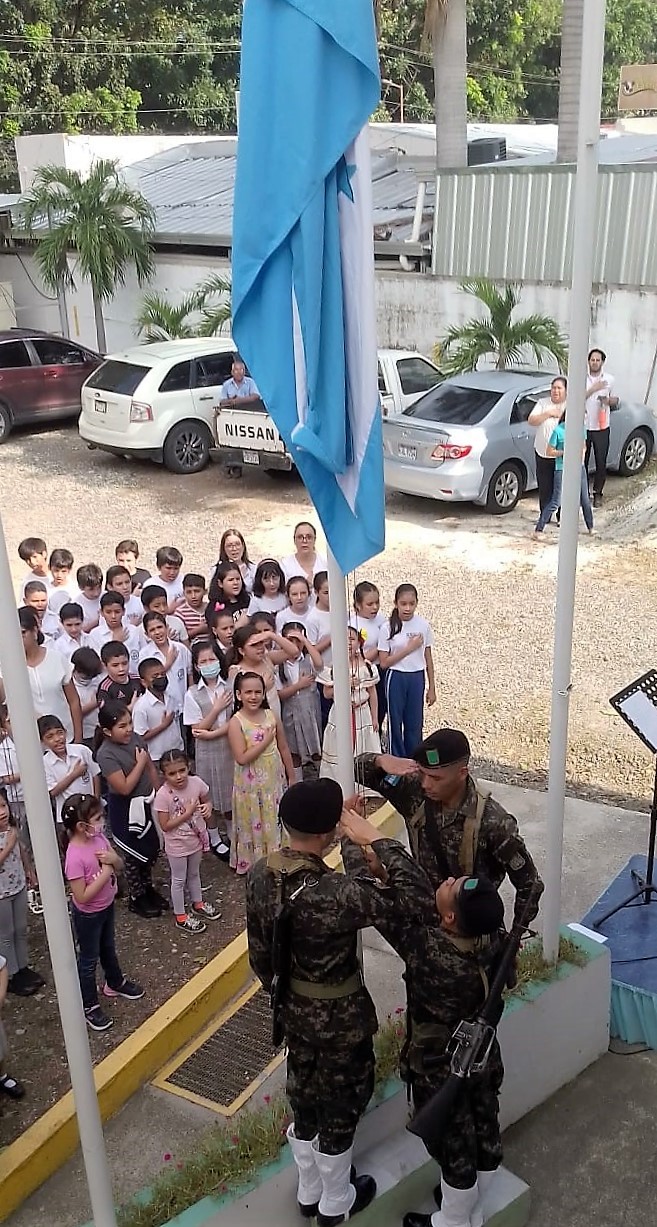 105 Brigada de Infantería y sus Unidades Orgánicas realizaron ceremonia de izado de la Bandera Nacional