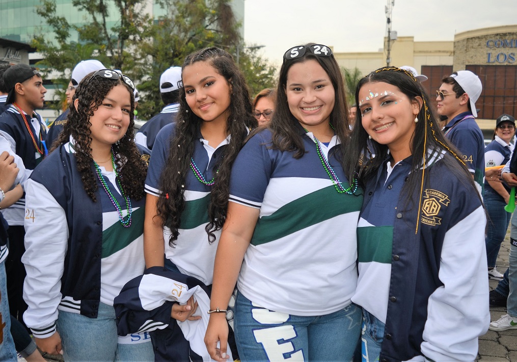 Seniors entrance estilo carnaval protagoniza generación 2024 de la Academia Americana