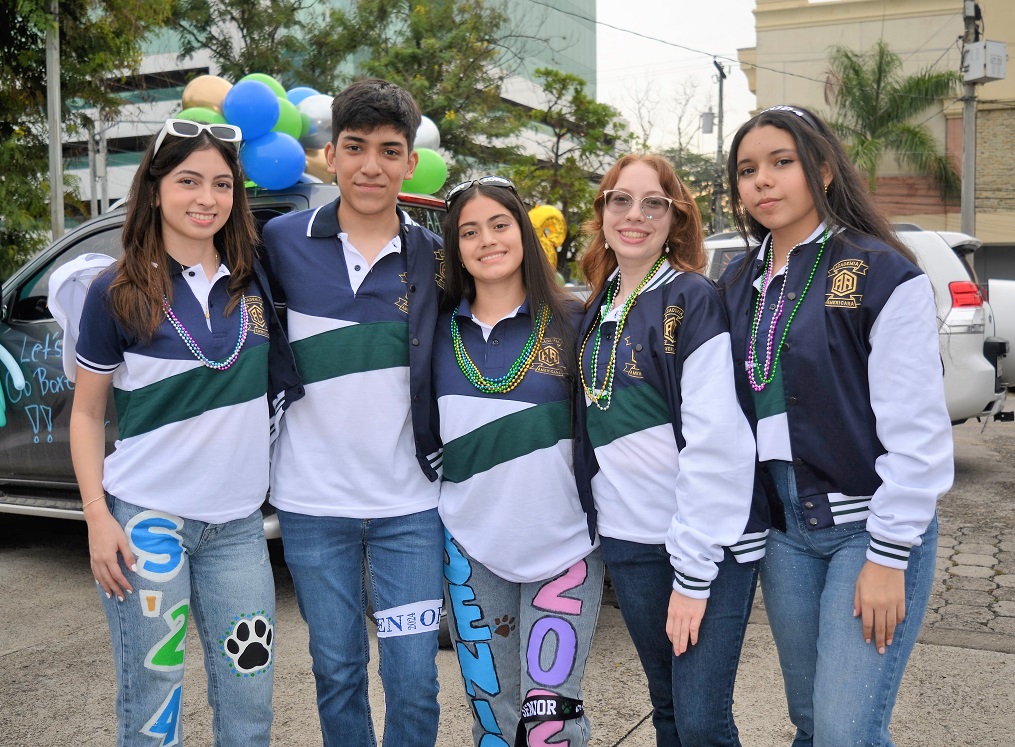 Seniors entrance estilo carnaval protagoniza generación 2024 de la Academia Americana