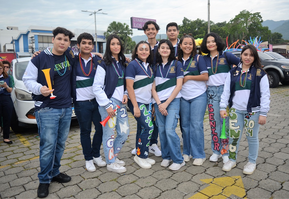 Seniors entrance estilo carnaval protagoniza generación 2024 de la Academia Americana