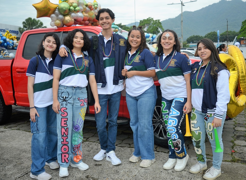 Seniors entrance estilo carnaval protagoniza generación 2024 de la Academia Americana