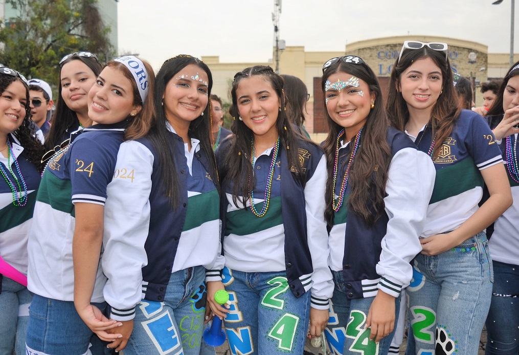 Seniors entrance estilo carnaval protagoniza generación 2024 de la Academia Americana