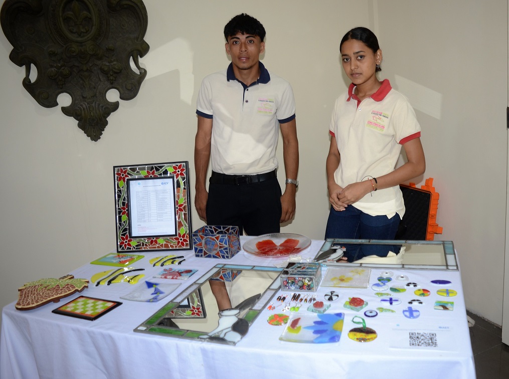 Cóctel de presentación del proyecto solidario “Escuela del Vidrio”