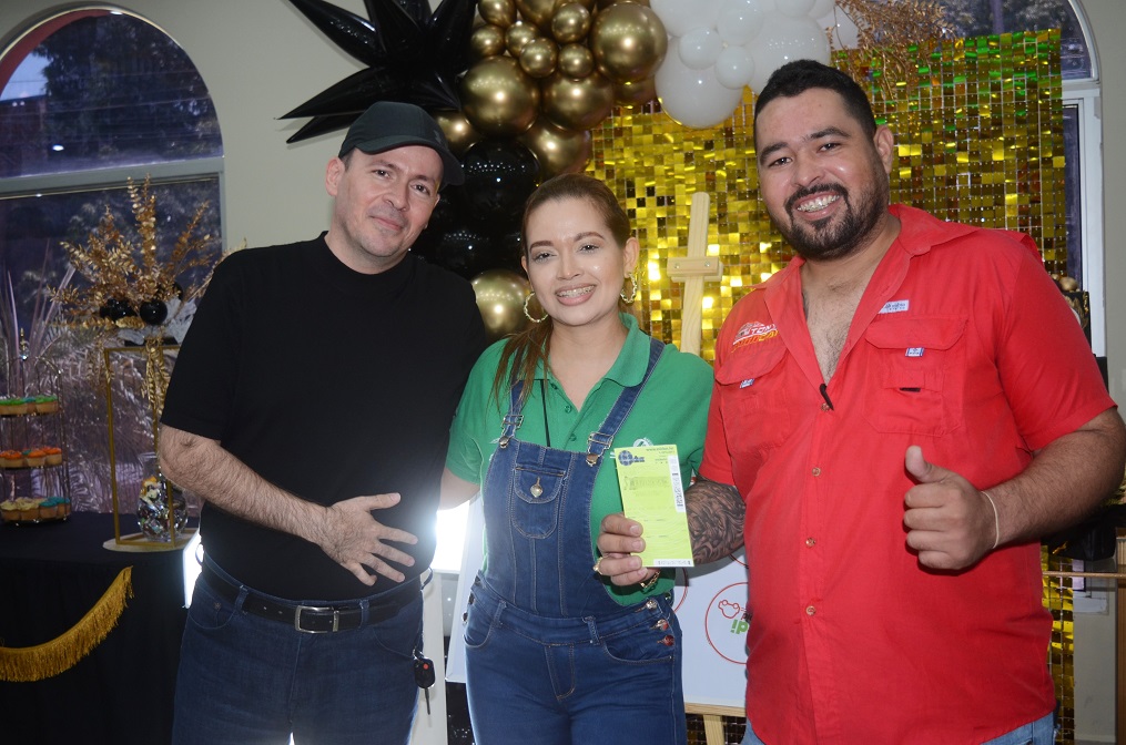 Brindis por el décimo aniversario de Credi Rapid en San Pedro Sula