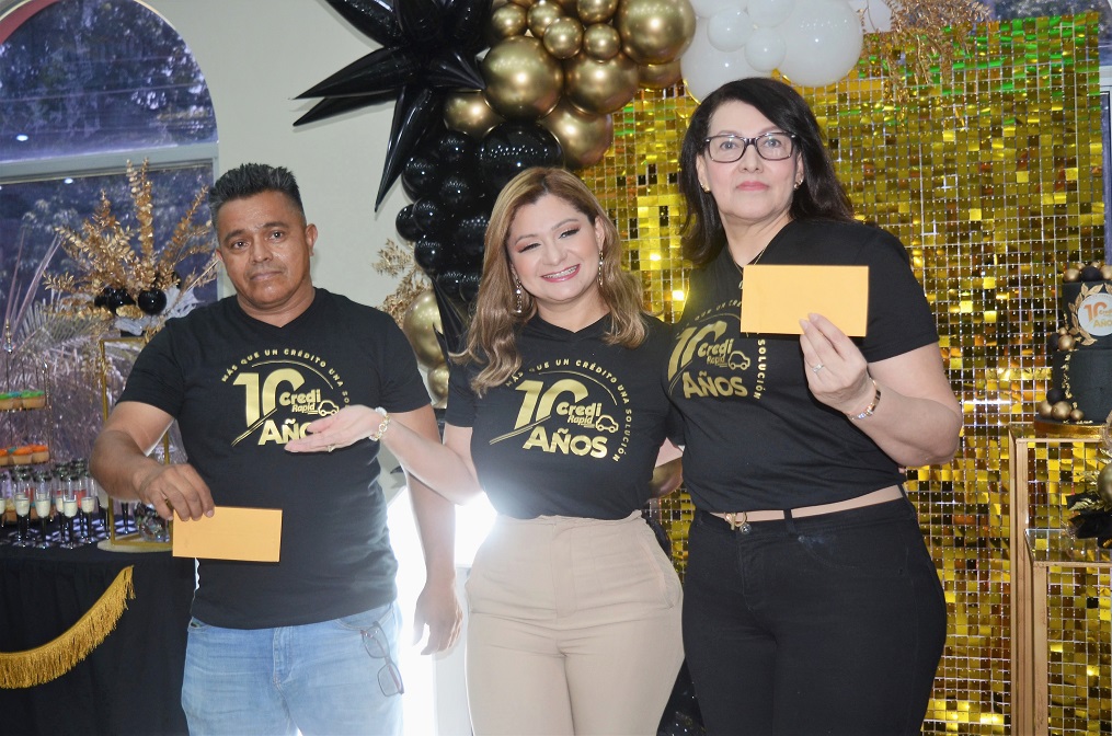 Brindis por el décimo aniversario de Credi Rapid en San Pedro Sula