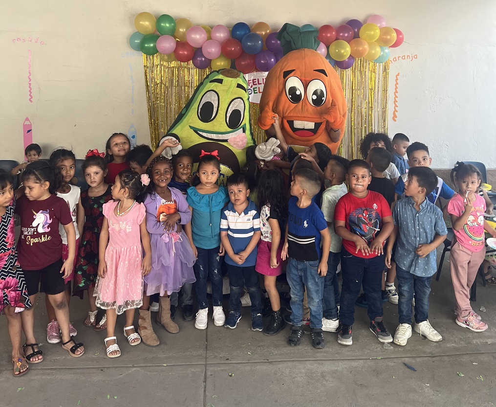 Supermercados Colonial lleva alegría a niños del Kinder Graciela H. Buezo de Rio Blanco