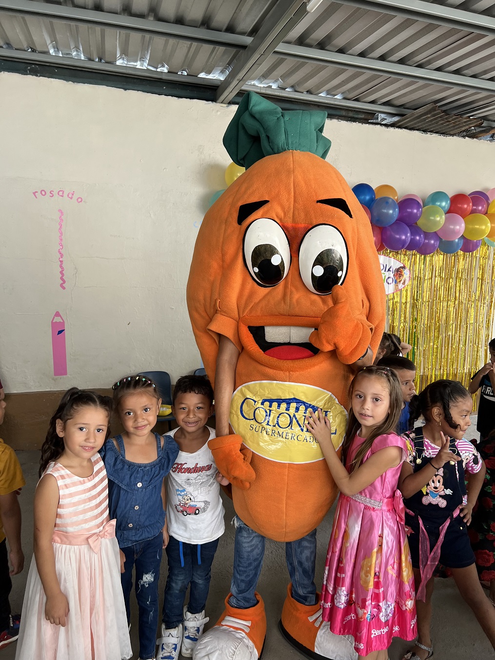 Supermercados Colonial lleva alegría a niños del Kinder Graciela H. Buezo de Rio Blanco