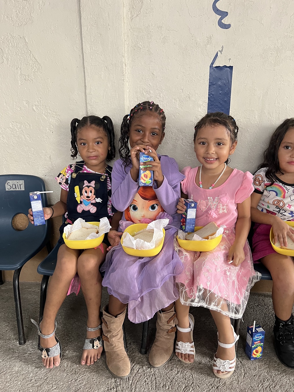 Supermercados Colonial lleva alegría a niños del Kinder Graciela H. Buezo de Rio Blanco