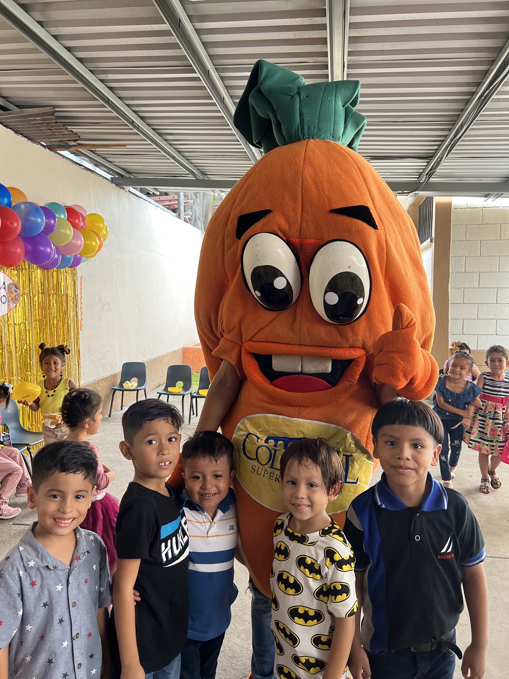 Supermercados Colonial lleva alegría a niños del Kinder Graciela H. Buezo de Rio Blanco