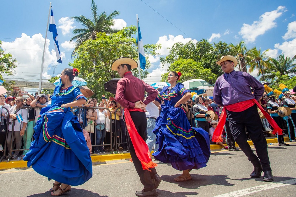 Fervor y civismo en desfile conmemorativos al 202 Aniversario de Independencia Patria