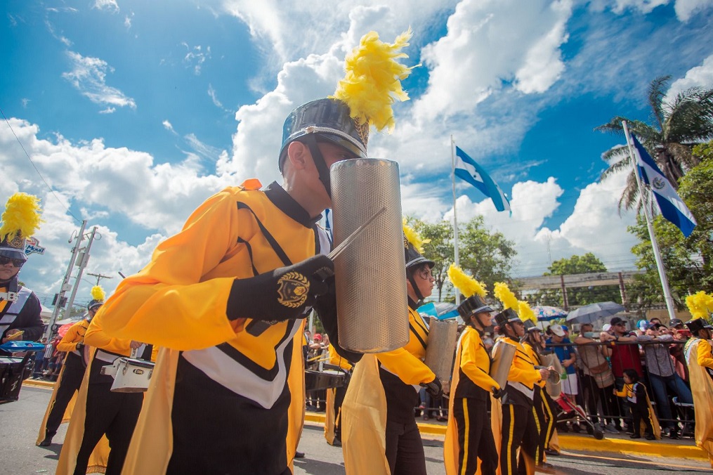 Fervor y civismo en desfile conmemorativos al 202 Aniversario de Independencia Patria