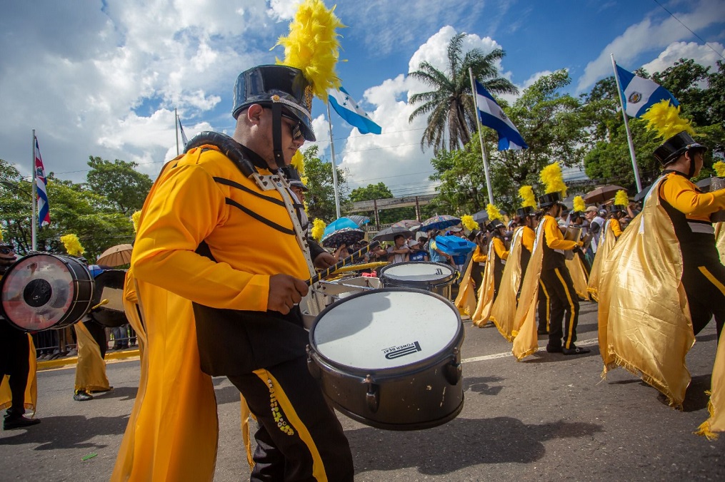 Fervor y civismo en desfile conmemorativos al 202 Aniversario de Independencia Patria