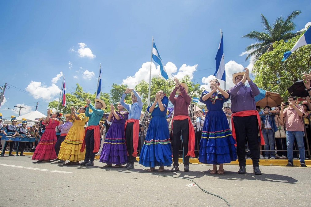 Fervor y civismo en desfile conmemorativos al 202 Aniversario de Independencia Patria