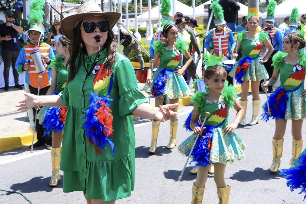 Fervor y civismo en desfile conmemorativos al 202 Aniversario de Independencia Patria