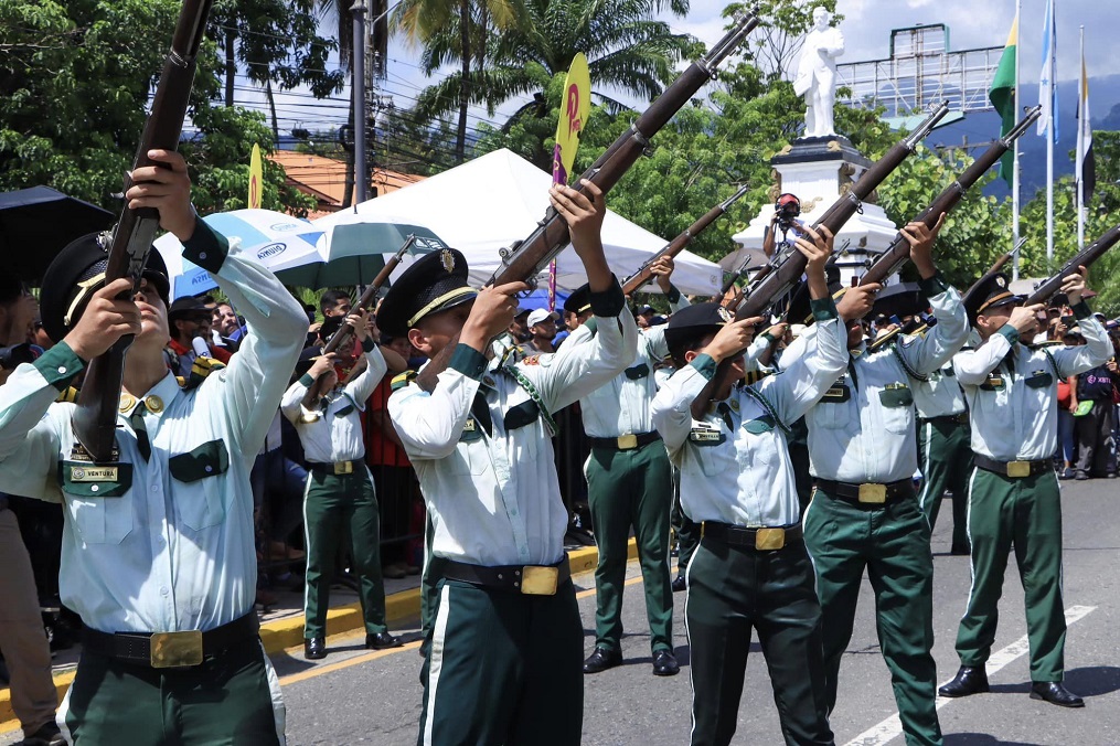 Fervor y civismo en desfile conmemorativos al 202 Aniversario de Independencia Patria