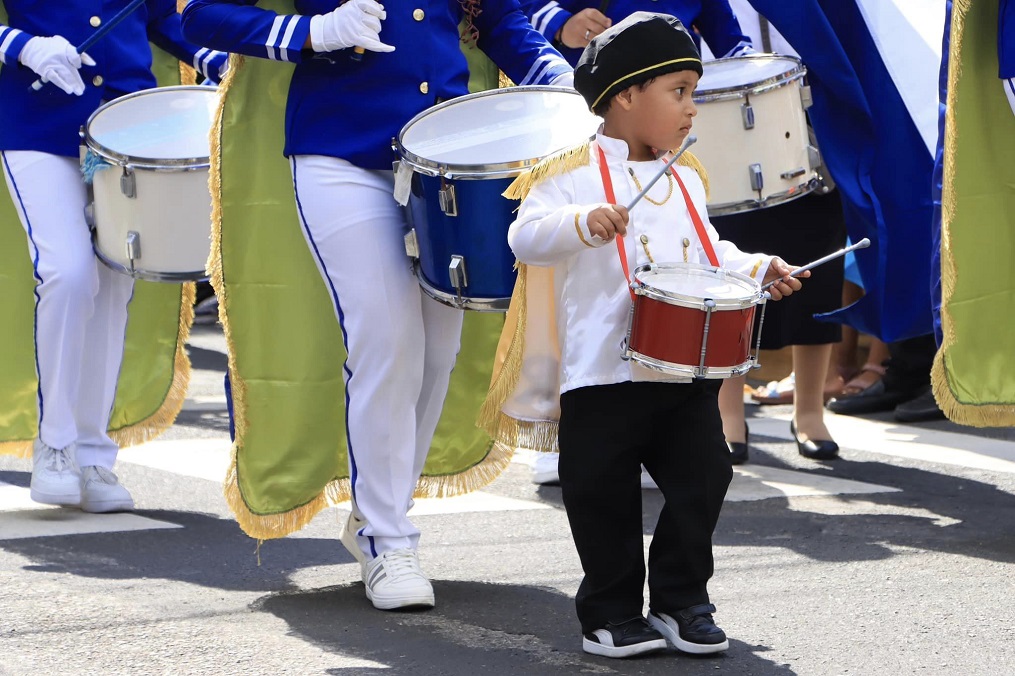 Fervor y civismo en desfile conmemorativos al 202 Aniversario de Independencia Patria