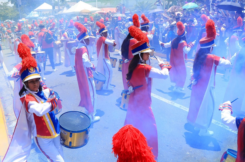 Fervor y civismo en desfile conmemorativos al 202 Aniversario de Independencia Patria