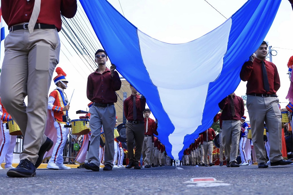 Fervor y civismo en desfile conmemorativos al 202 Aniversario de Independencia Patria