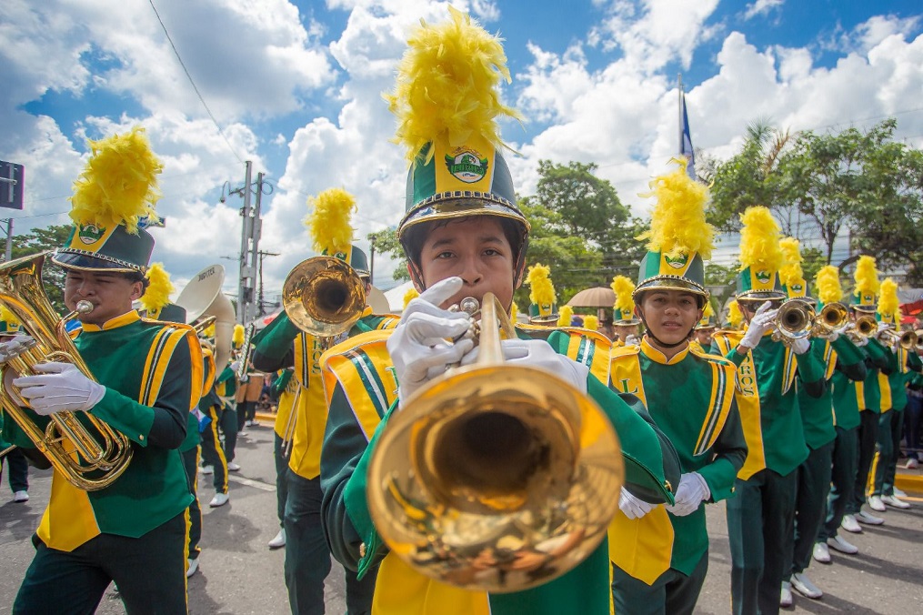 Fervor y civismo en desfile conmemorativos al 202 Aniversario de Independencia Patria