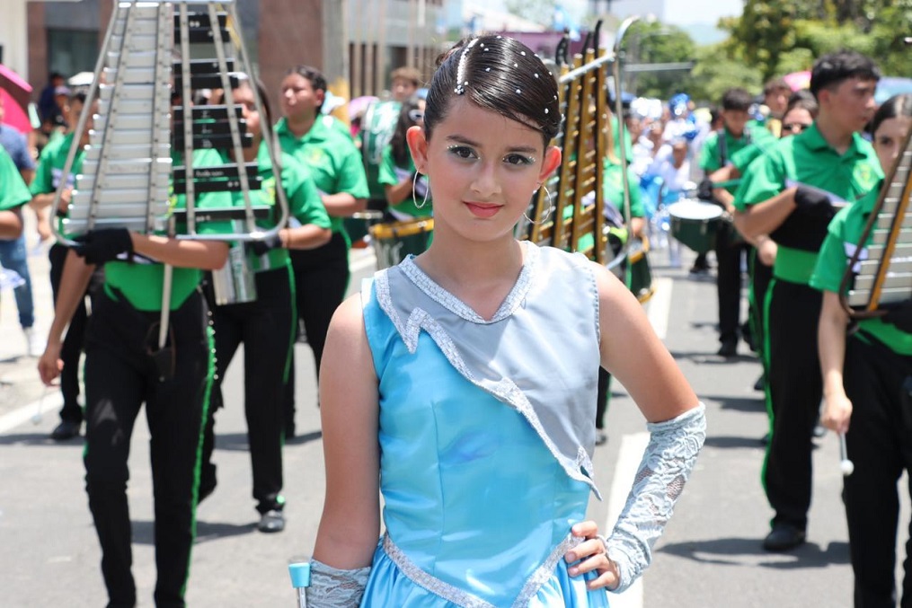 Civismo y color en desfiles patrios de centros de educación primaria de San Pedro Sula