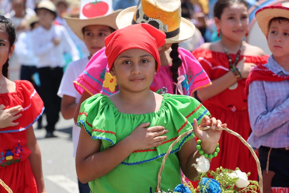 Civismo y color en desfiles patrios de centros de educación primaria de San Pedro Sula