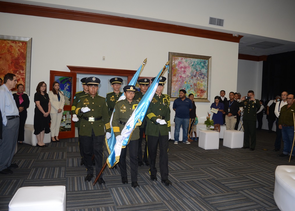 José Martin Chicas, Eduardo Antonio Escobedo, Ramón Fuentes y Rudy Monterroso, brindan por el 202 aniversario de independencia patria de Guatemala.