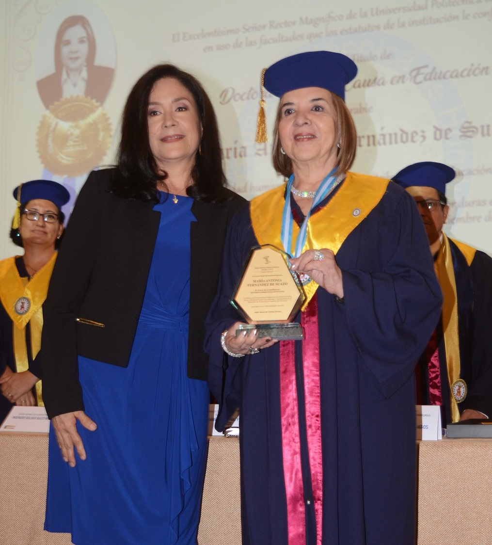 María Antonia de Suazo recibe Doctorado Honoris Causa en Educación de Universidad Politécnica de Honduras