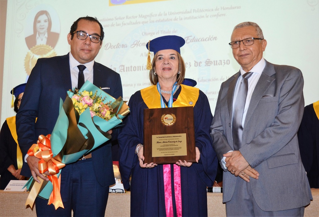 María Antonia de Suazo recibe Doctorado Honoris Causa en Educación de Universidad Politécnica de Honduras