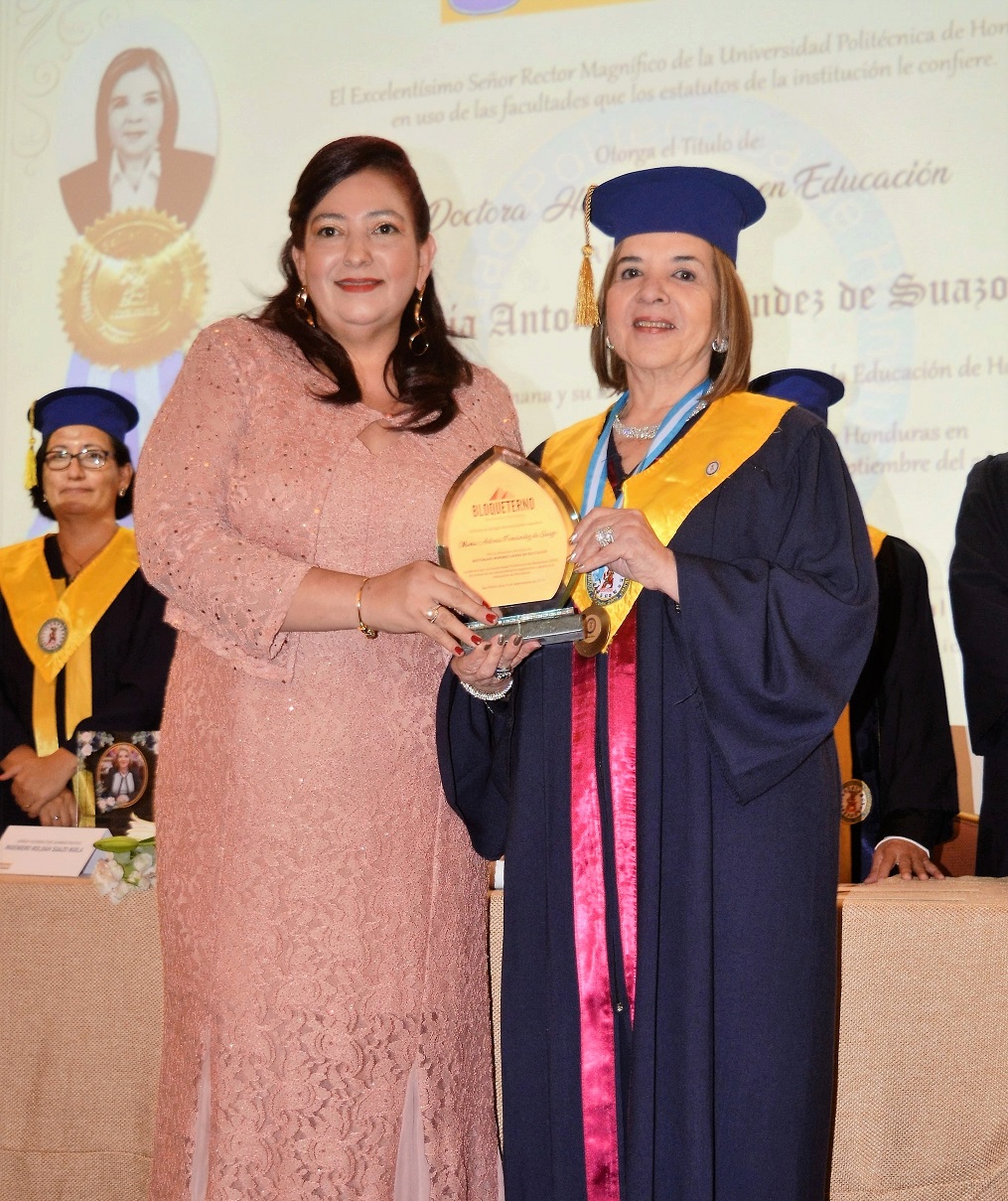 María Antonia de Suazo recibe Doctorado Honoris Causa en Educación de Universidad Politécnica de Honduras