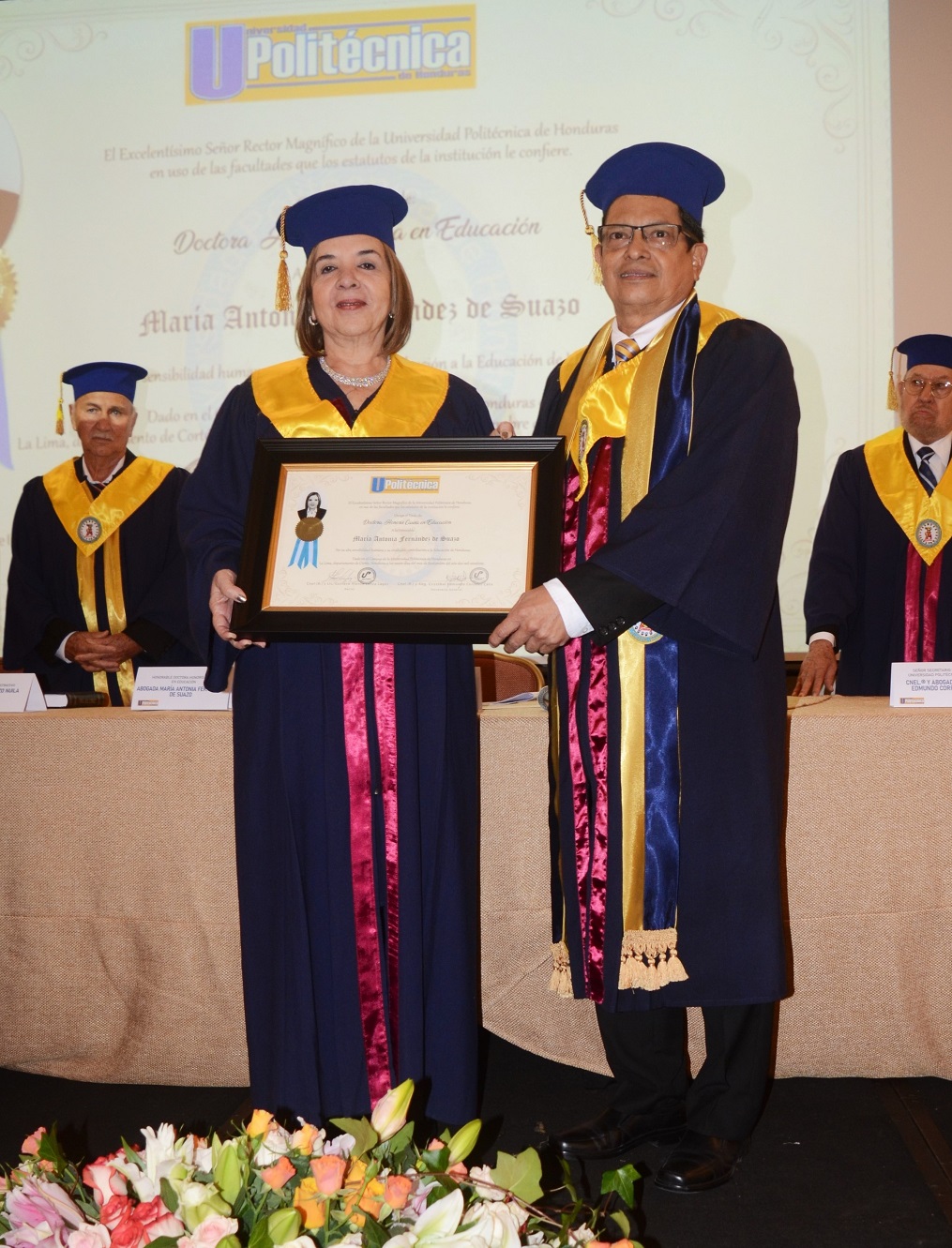 María Antonia de Suazo recibe Doctorado Honoris Causa en Educación de Universidad Politécnica de Honduras