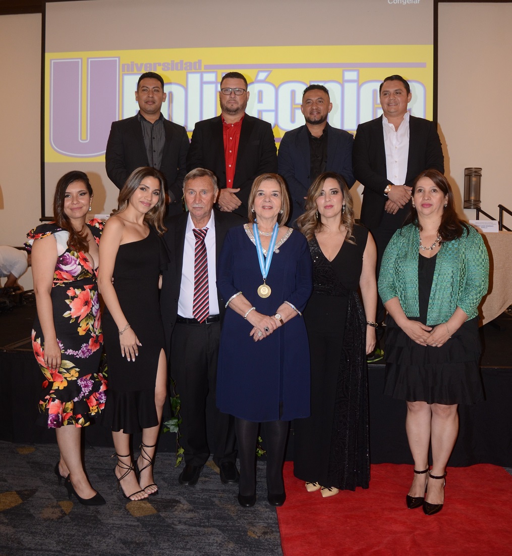 María Antonia de Suazo recibe Doctorado Honoris Causa en Educación de Universidad Politécnica de Honduras