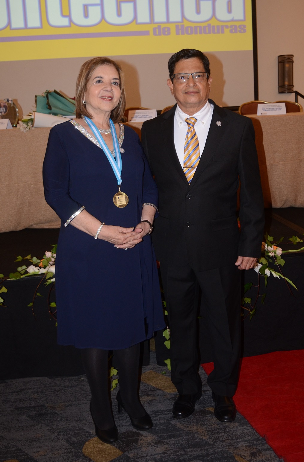 María Antonia de Suazo recibe Doctorado Honoris Causa en Educación de Universidad Politécnica de Honduras