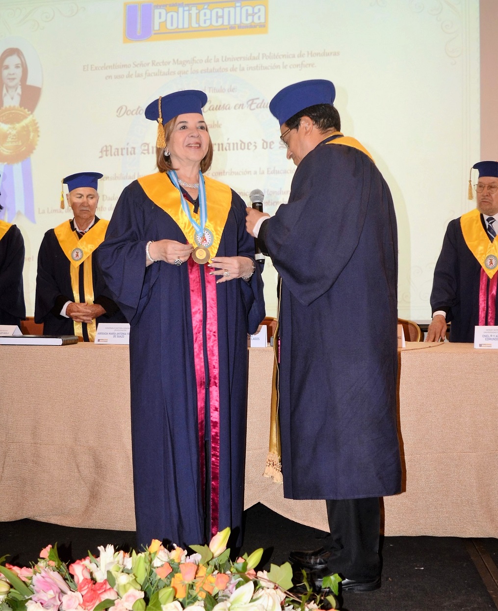 María Antonia de Suazo recibe Doctorado Honoris Causa en Educación de Universidad Politécnica de Honduras