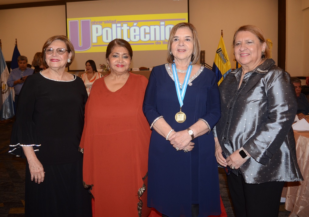 María Antonia de Suazo recibe Doctorado Honoris Causa en Educación de Universidad Politécnica de Honduras