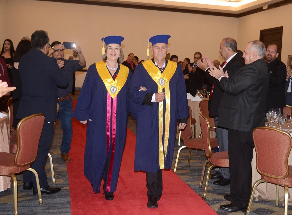 María Antonia de Suazo recibe Doctorado Honoris Causa en Educación de Universidad Politécnica de Honduras