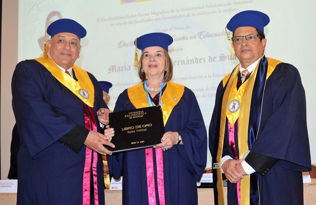 María Antonia de Suazo recibe Doctorado Honoris Causa en Educación de Universidad Politécnica de Honduras