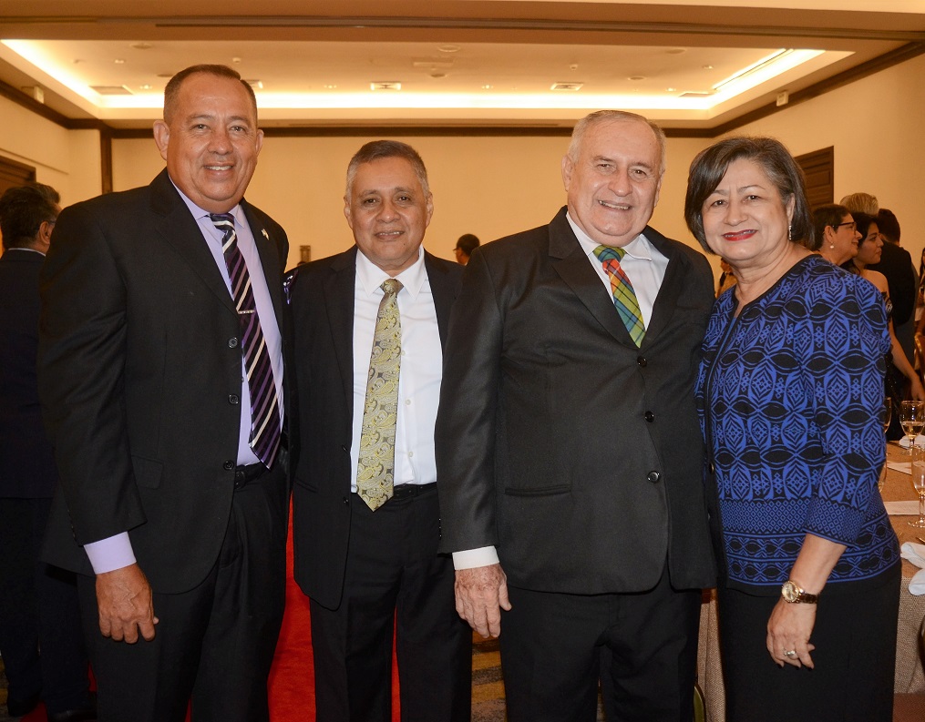 María Antonia de Suazo recibe Doctorado Honoris Causa en Educación de Universidad Politécnica de Honduras