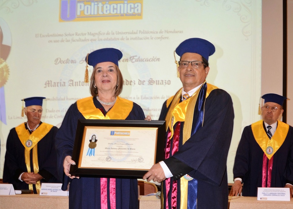 María Antonia de Suazo recibe Doctorado Honoris Causa en Educación de Universidad Politécnica de Honduras