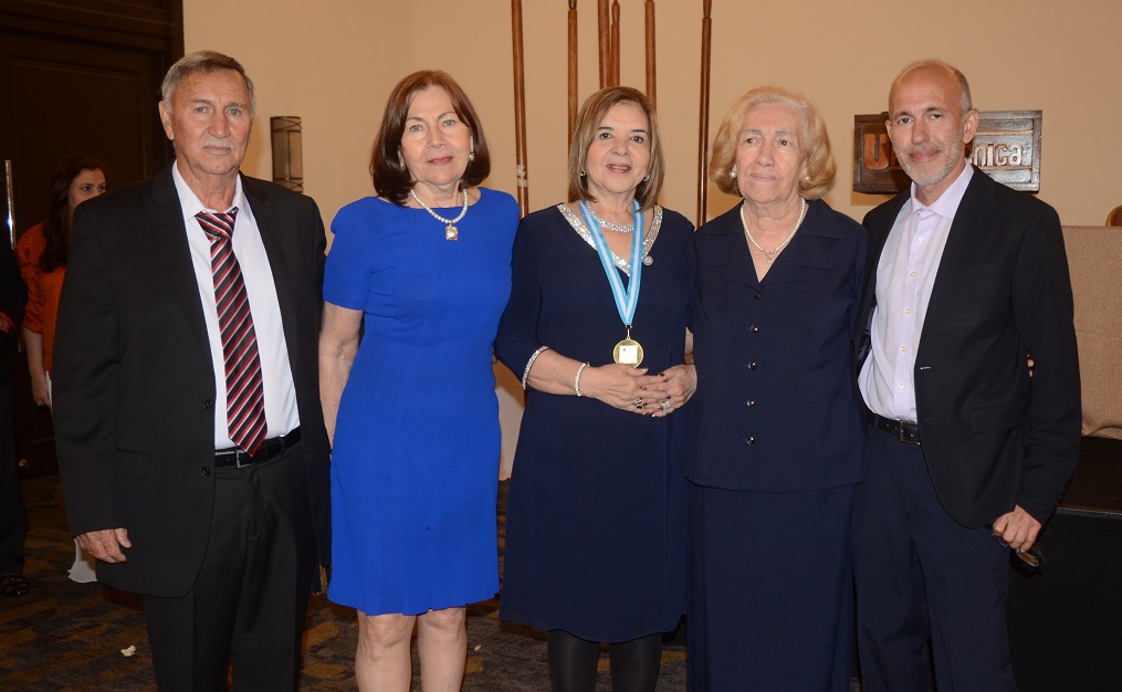 María Antonia de Suazo recibe Doctorado Honoris Causa en Educación de Universidad Politécnica de Honduras