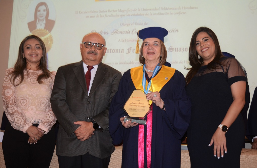 María Antonia de Suazo recibe Doctorado Honoris Causa en Educación de Universidad Politécnica de Honduras