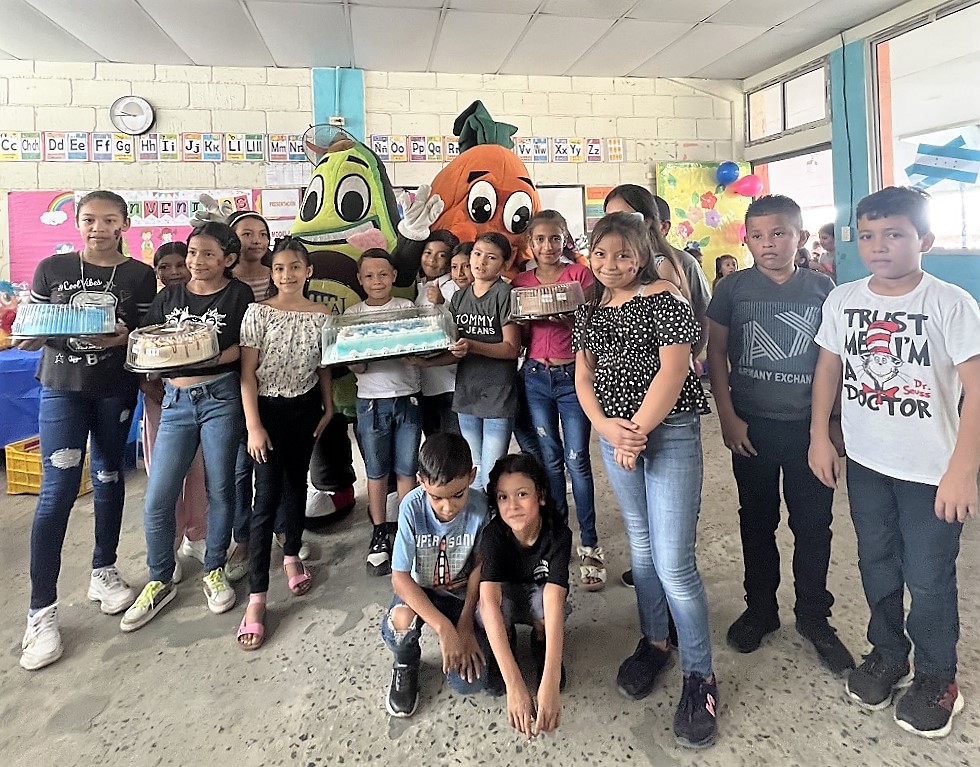 Supermercados Colonial celebró a los niños de la Escuela 18 de noviembre de Armenta