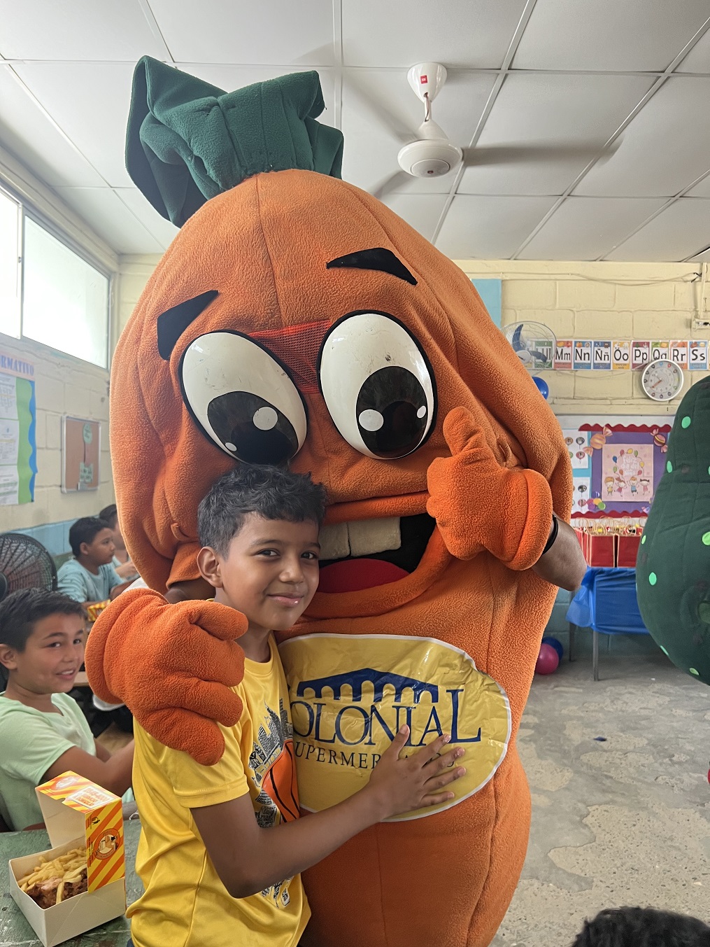 Supermercados Colonial celebró a los niños de la Escuela 18 de noviembre de Armenta