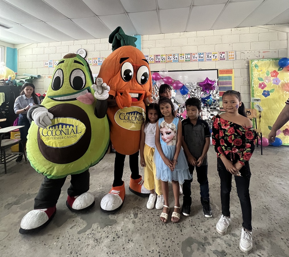 Supermercados Colonial celebró a los niños de la Escuela 18 de noviembre de Armenta