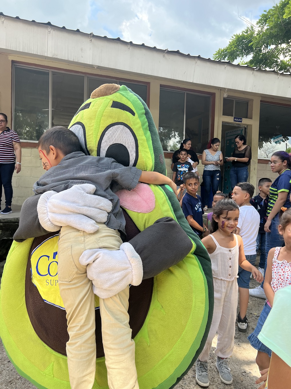 Supermercados Colonial celebró a los niños de la Escuela 18 de noviembre de Armenta