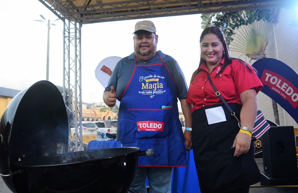 Mucho sabor y aprendizaje en la clase de asado Toledo BBQ en Supermercados Colonial