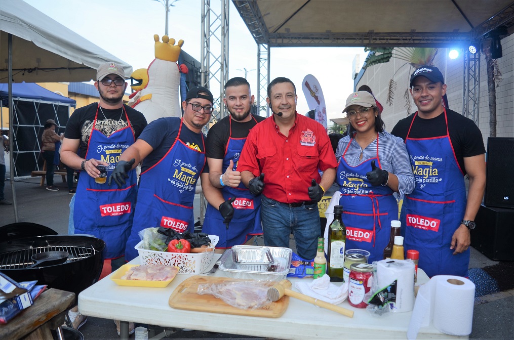 Mucho sabor y aprendizaje en la clase de asado Toledo BBQ en Supermercados Colonial