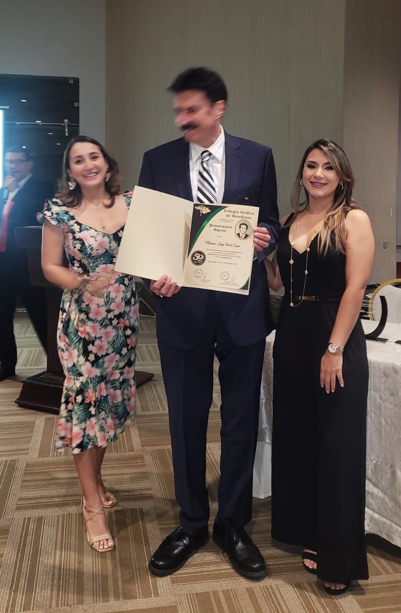 Galenos de San Pedro Sula celebran Día del Médico con cena de gala