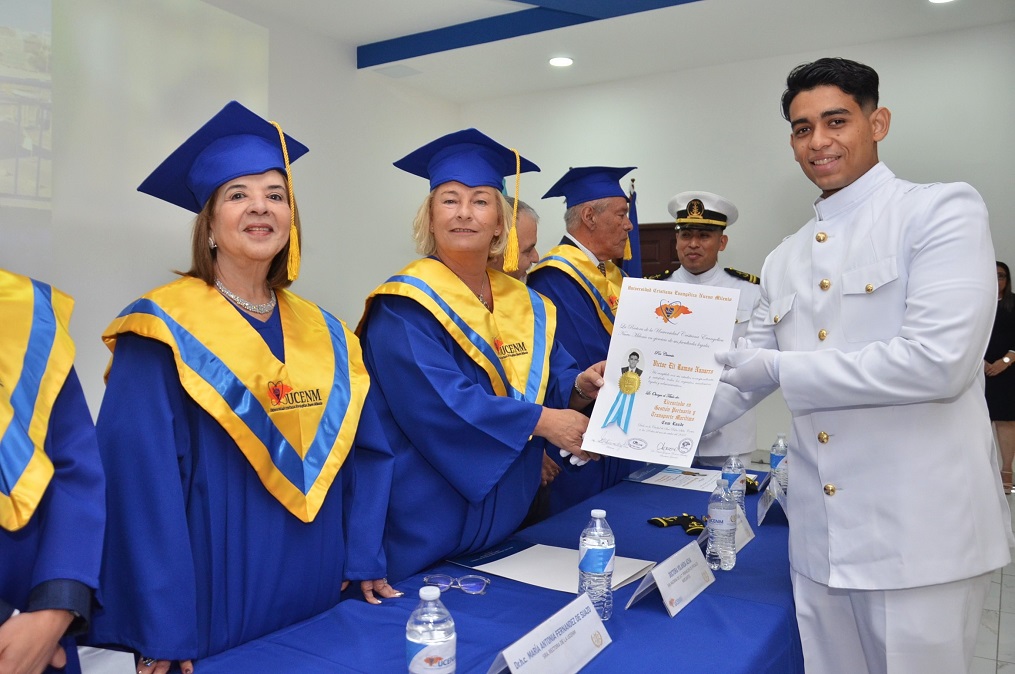 En un hecho Histórico: UCENM Gradúa la primera promoción de licenciados en Gestión Portuaria y Transporte Marítimo