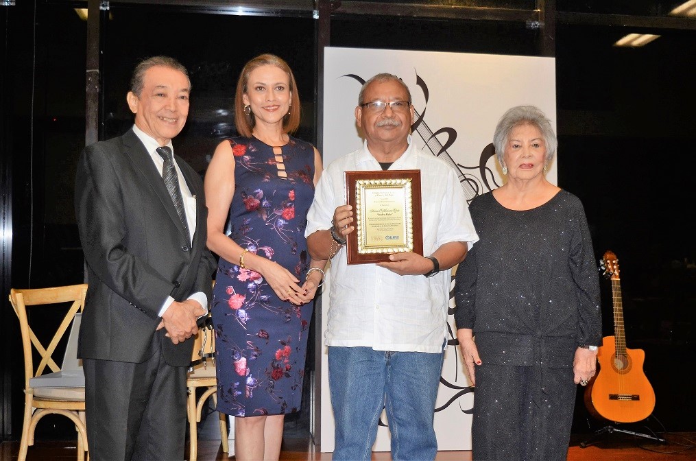 Grupo Tribu y Banpaís brindan homenaje al Padre Melo y honran la memoria de Paco Medina