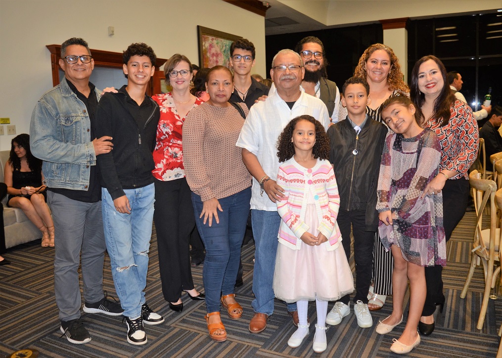 Grupo Tribu y Banpaís brindan homenaje al Padre Melo y honran la memoria de Paco Medina